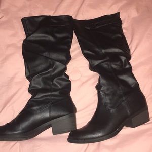 Boots size 9